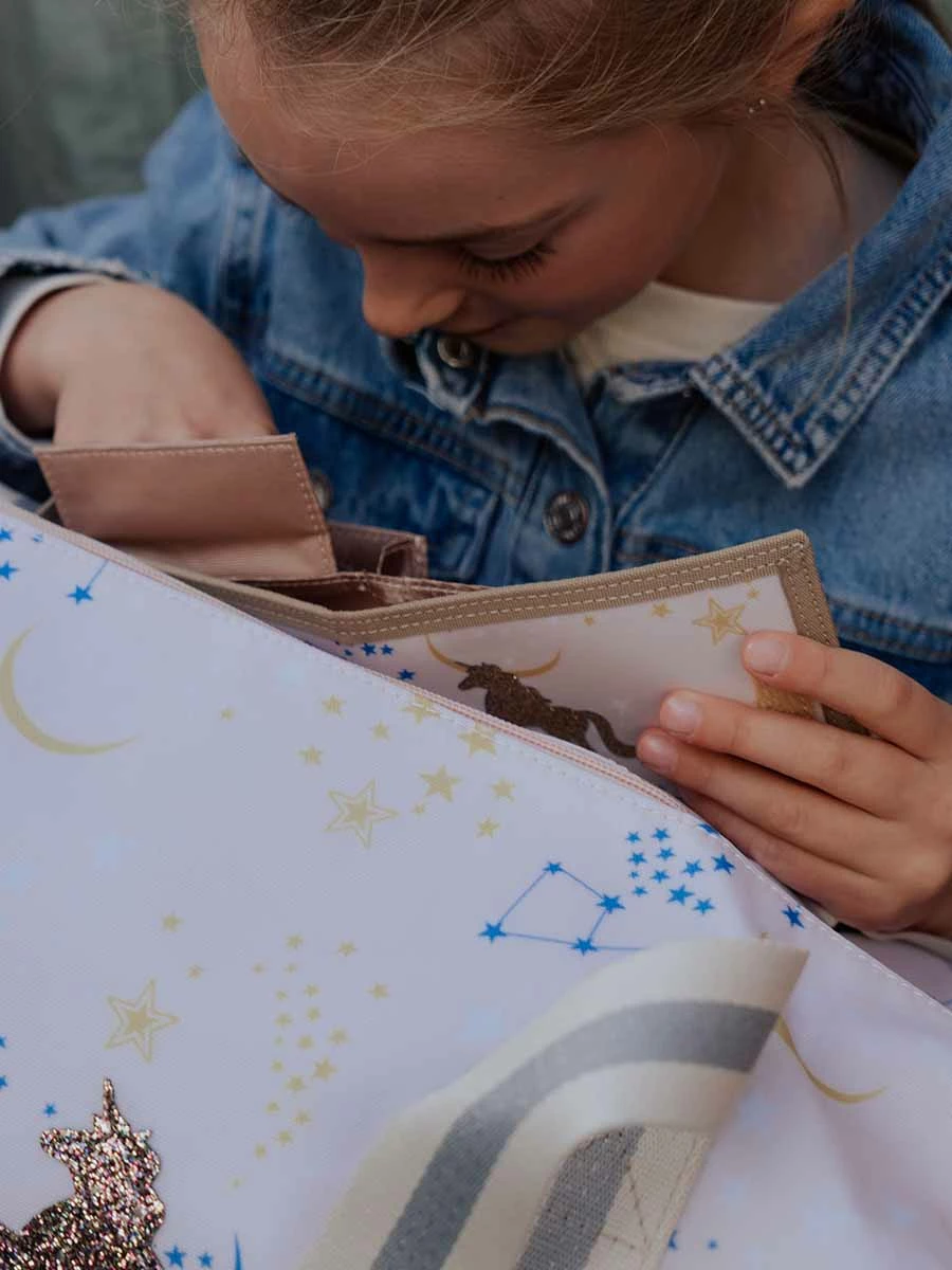 Sac Caramel & Cie. En Vadrouille Constellation 40 Cm 13 Sac Caramel & Cie. En Vadrouille Constellation 40 Cm – Image 11